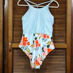 🍉3/$20 🆕 Verano Playa Floral Swimsuit